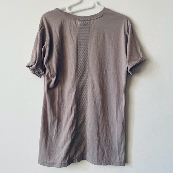 New Balance M Taupe Mesh Insert T-shirt - Picture 5 of 8